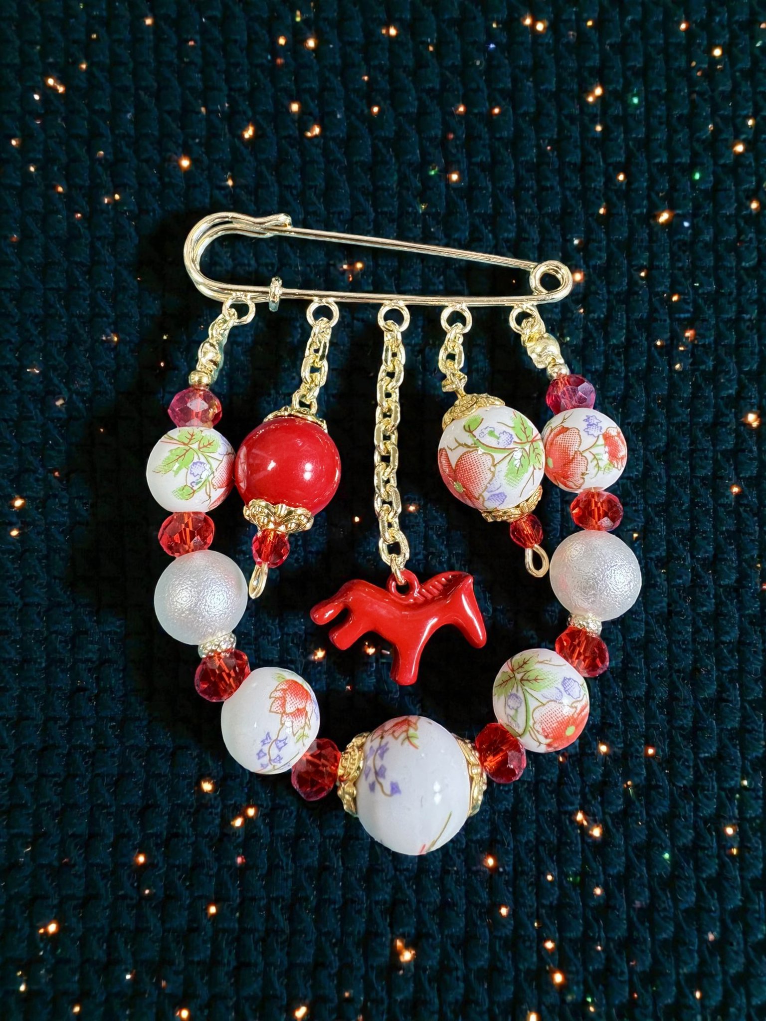 Брошь "Красная лошадка"